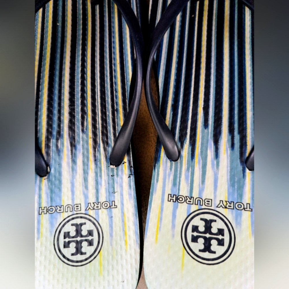 TORY BURCH Logo Medallion Navy Blue Striped Rubber Flip Flops Thin Strap Size 8